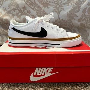 Nike Court Legacy :: Women’s :: size 7.5